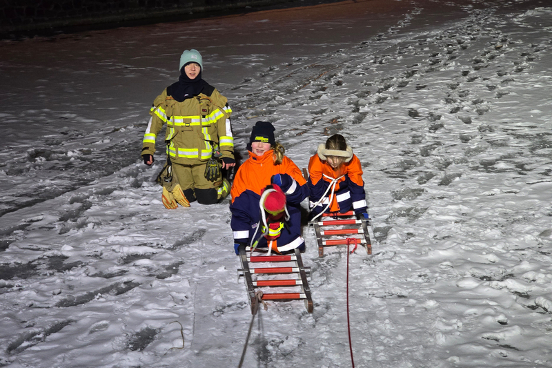 Eisrettung trainiert