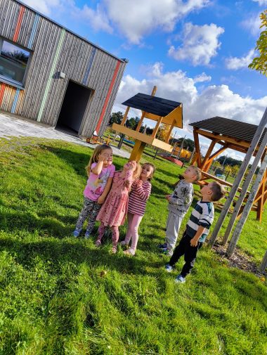 Neues Vogelhaus bei den Schlossmäusen eingeweiht